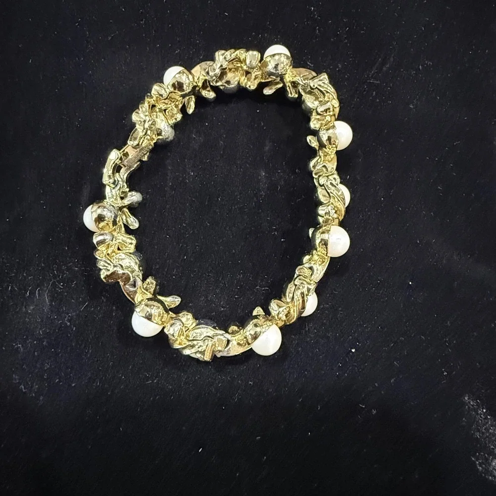 Vintage Gold‎ Tone Faux Pearl and Rhinestone Floral Link Bracelet Foldover Clasp